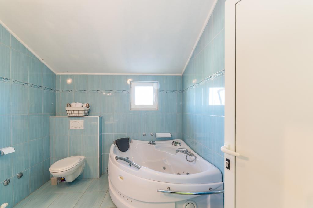 Crowonder Sun&Fun Holiday House With Large Swimming Pool, Playroom And Garden Bibinje Εξωτερικό φωτογραφία