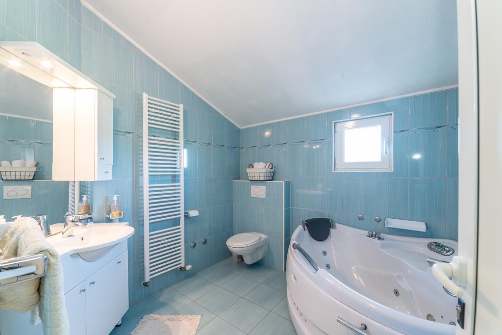 Crowonder Sun&Fun Holiday House With Large Swimming Pool, Playroom And Garden Bibinje Εξωτερικό φωτογραφία