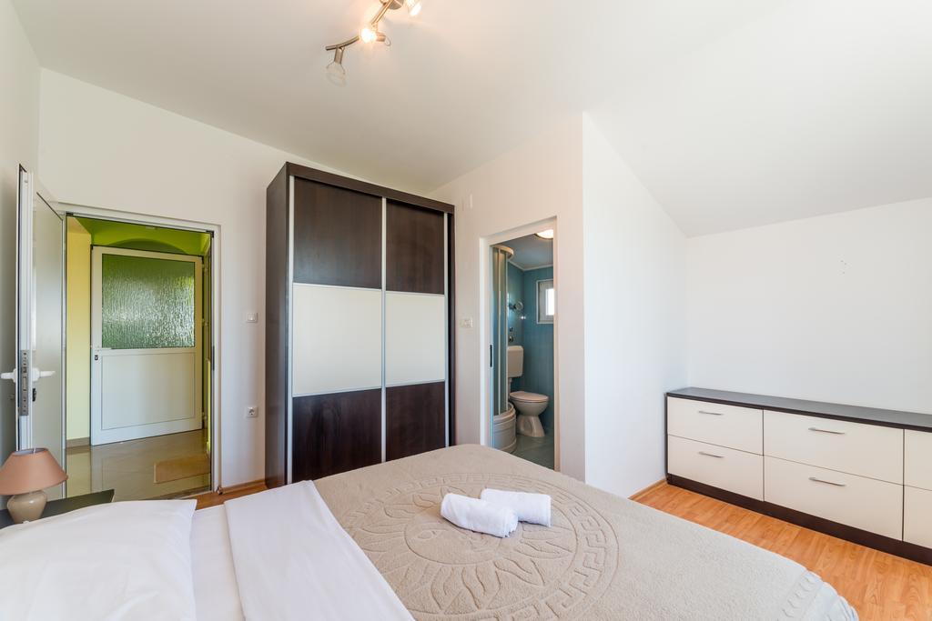 Crowonder Sun&Fun Holiday House With Large Swimming Pool, Playroom And Garden Bibinje Εξωτερικό φωτογραφία