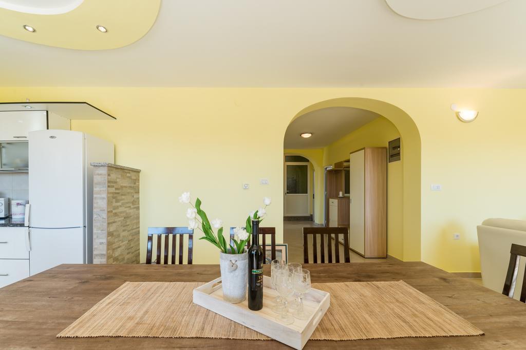 Crowonder Sun&Fun Holiday House With Large Swimming Pool, Playroom And Garden Bibinje Εξωτερικό φωτογραφία