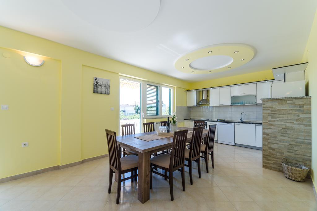 Crowonder Sun&Fun Holiday House With Large Swimming Pool, Playroom And Garden Bibinje Εξωτερικό φωτογραφία