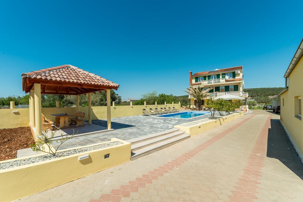 Crowonder Sun&Fun Holiday House With Large Swimming Pool, Playroom And Garden Bibinje Εξωτερικό φωτογραφία
